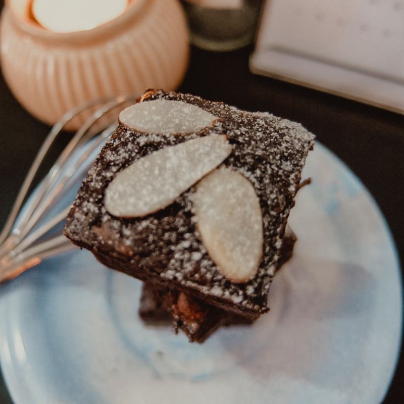 

Almond Brownies | size 20x10 cm | all premium ingredients