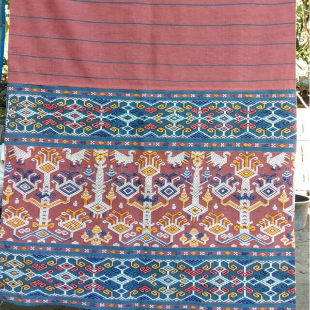 Sarung pahikung (songket)asli tenun sumba timur NTT
