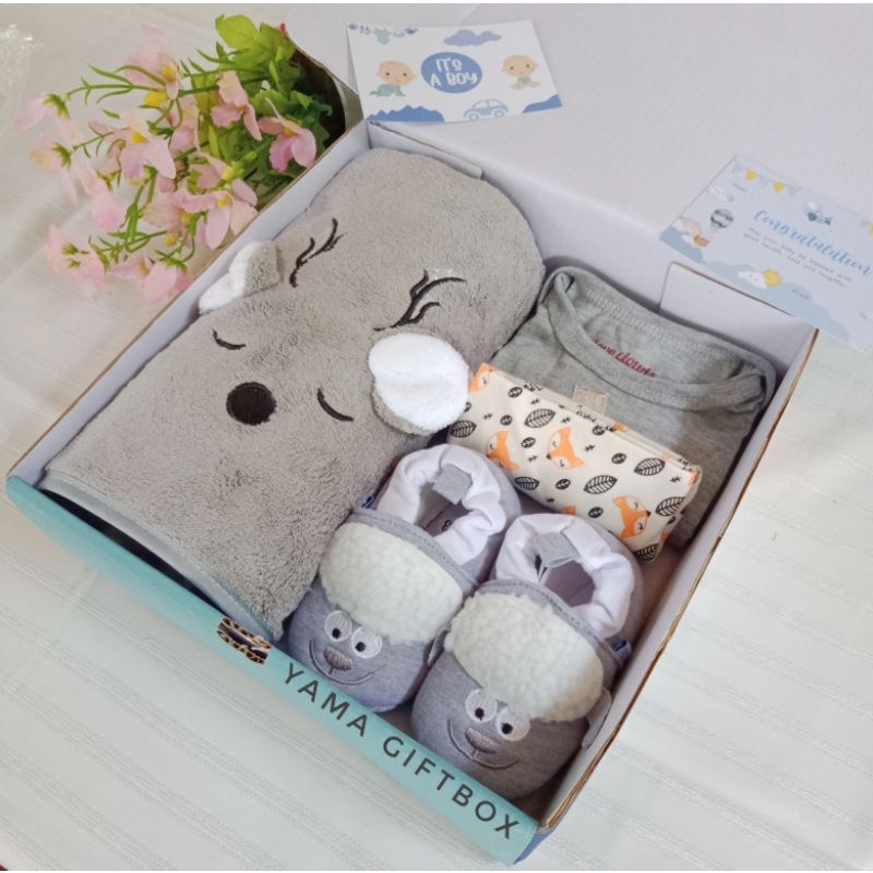 YAMA GIFTBOX HAMPERS BAYI KADO KELAHIRAN HANDUK DAN SEPATU BAYI