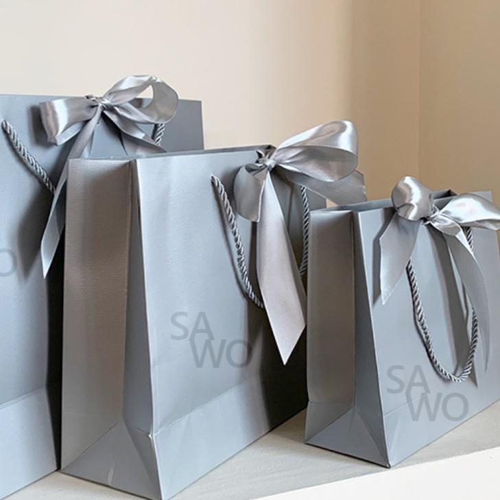 

✧ Paper Bag Silver Termasuk Pita | Elegant Plastik Kado Kantong Kertas Bingkisan Hadiah ✽