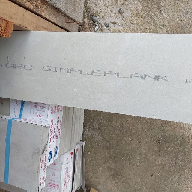 Lisplang GRC 2.4 m - 20cm - Urat Kayu 10 cm