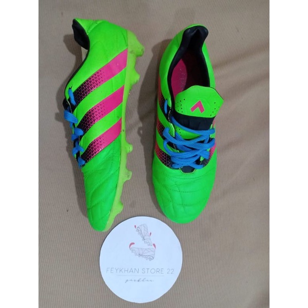 Sepatu bola bekas Adidas