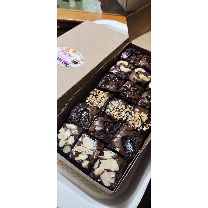 

fudgy brownies potong,uk.22x10 isi 18 potong