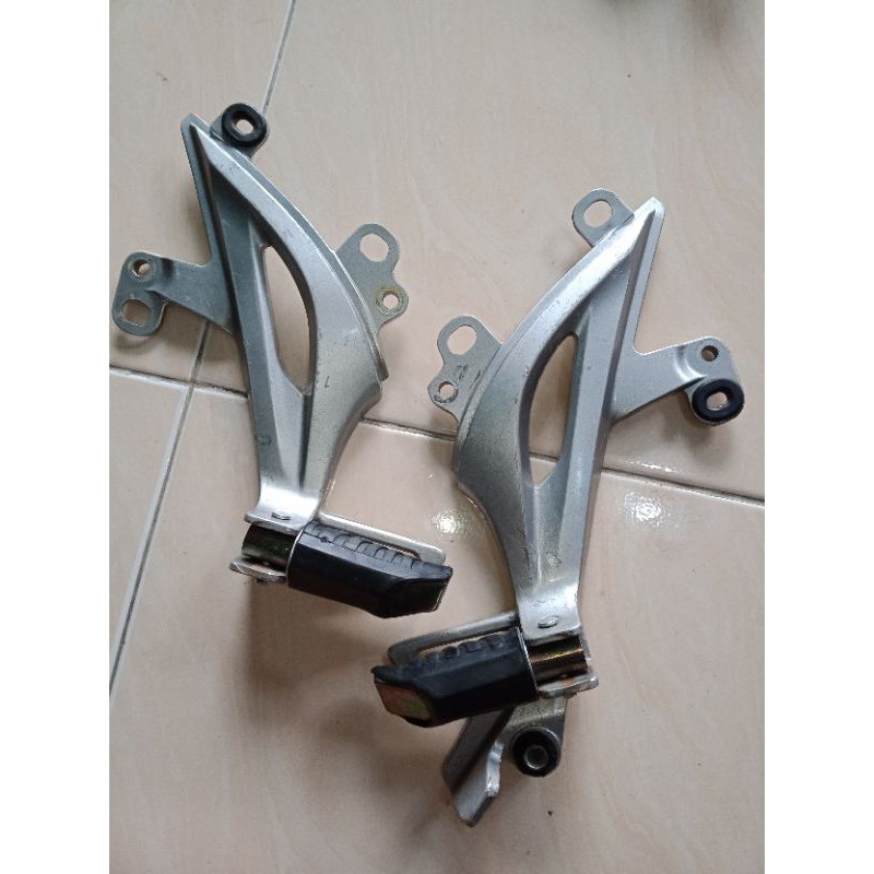 Postep Footstep bostep step pijakan kaki belakang Supra x 125 HELM IN ori