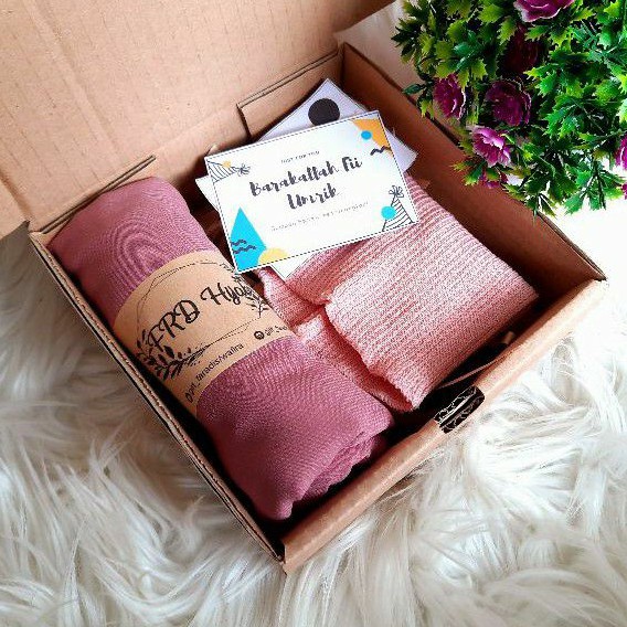 HAMPERS 2 in 1 ciput + hijab segi empat