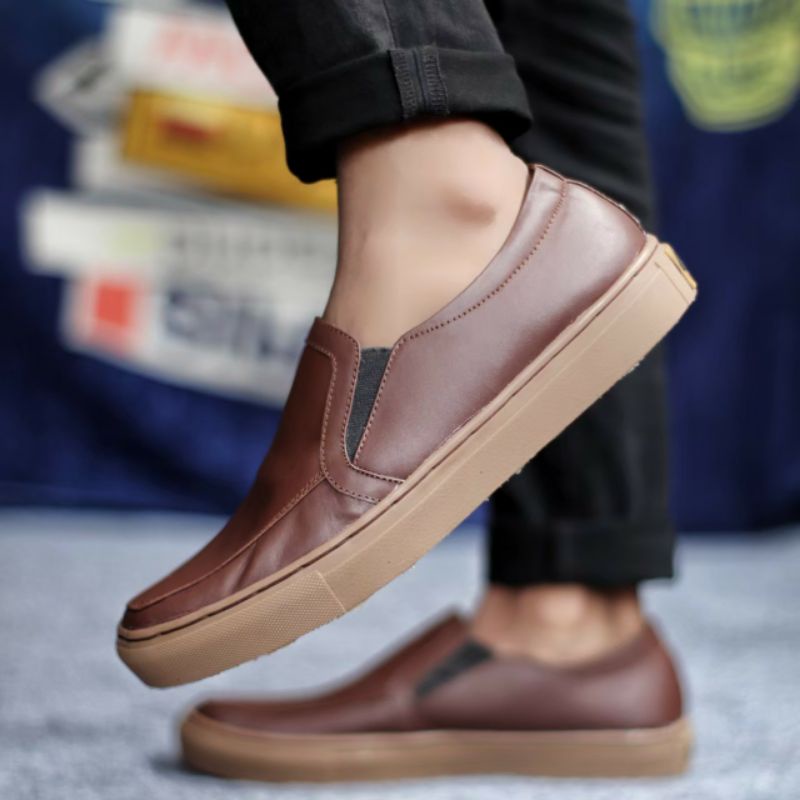 Sepatu Pria Putih Polos Kulit Asli Slip On Kasual Santai Sneakers Tanpa Tali Trendi