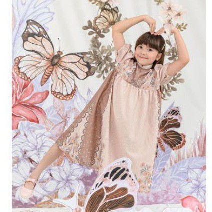 WEARING KLAMBY LITTLE MISHA