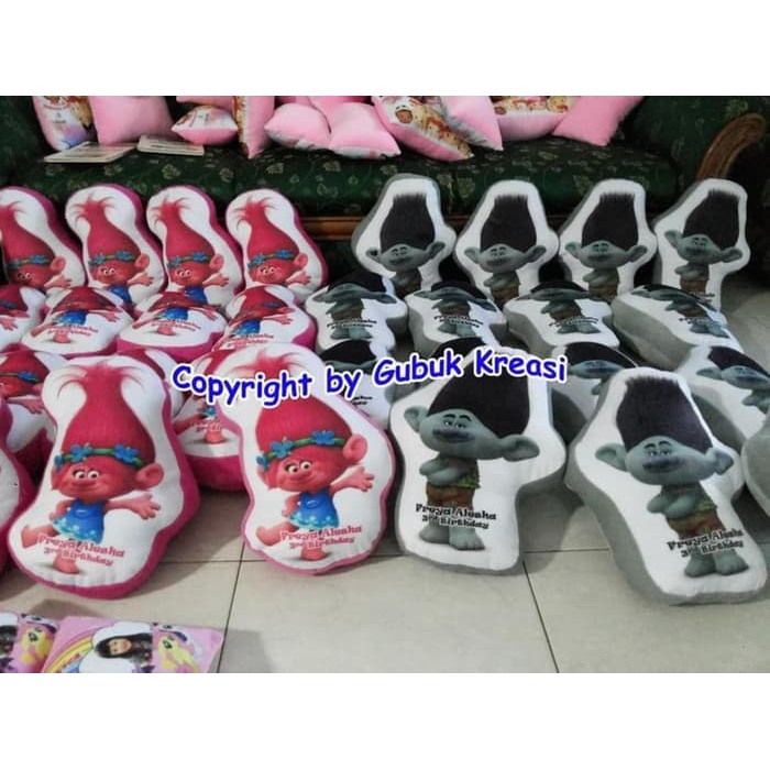 

Souvenir Ulang Tahun Bantal Boneeka 20x30 cm/ Souvenir Ultah Anak