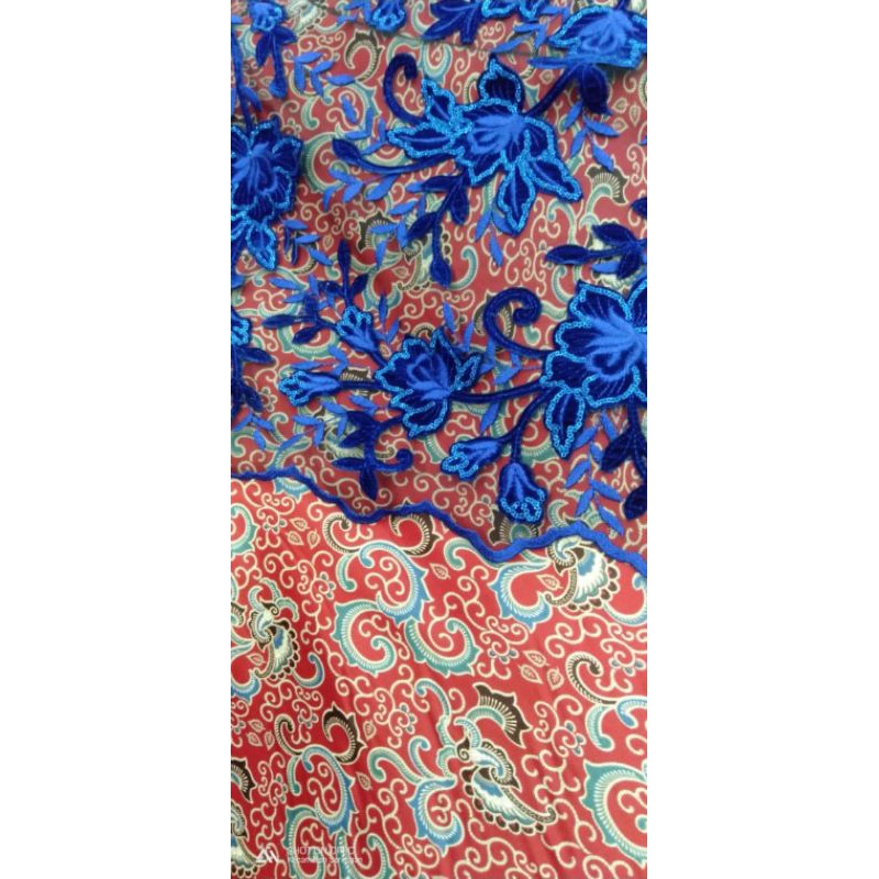 Batik dan Tile Set Merah Navy (Dijual Terpisah)