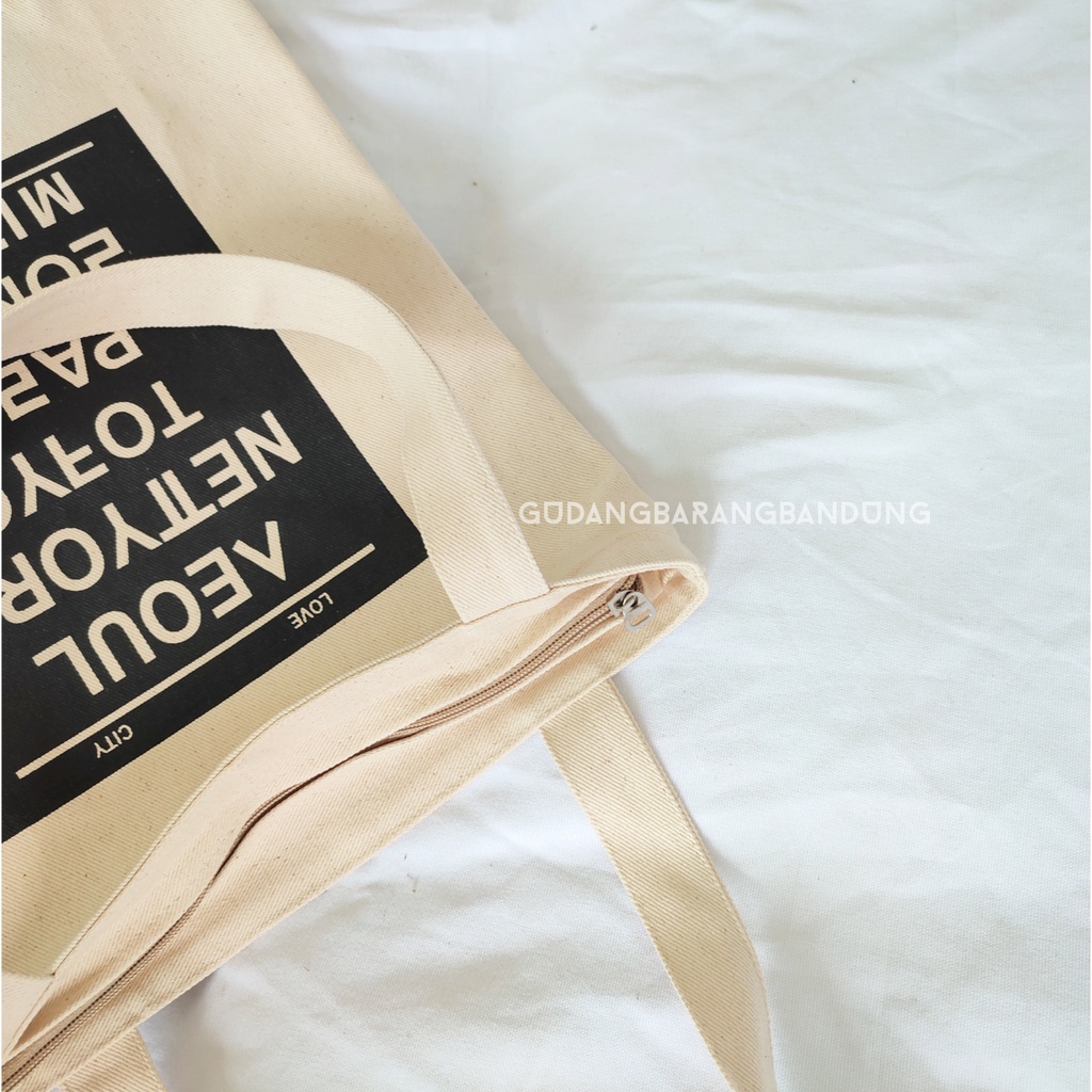 Totebag Wanita Kanvas dengan Resleting - Desain Love City (Warna Broken White)