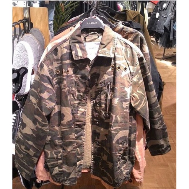 harga hoodie pull and bear camo