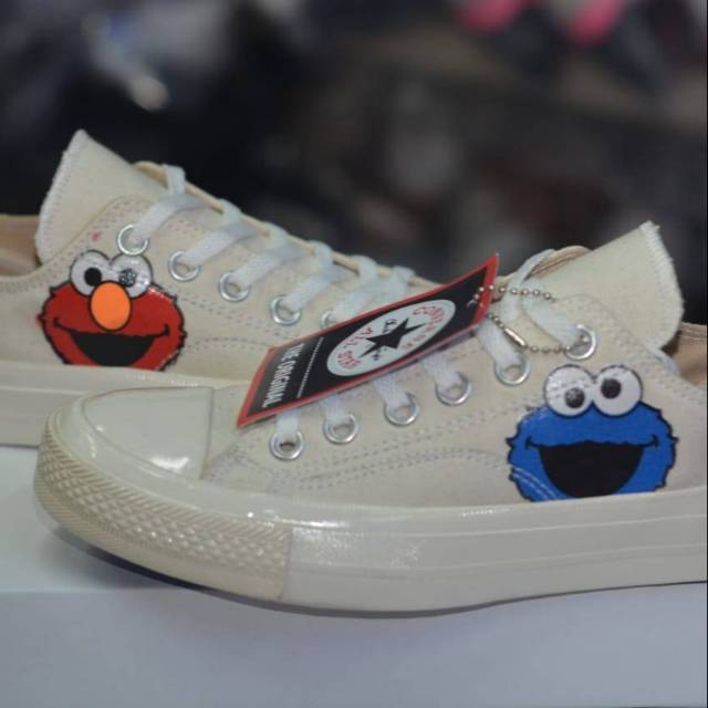 elmo chucks