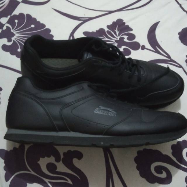 Sepatu Big size SLAZENGER size 50
