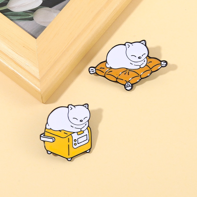 Bros Pin Enamel Desain Kartun Kucing / Buku / Cangkir Air Untuk Aksesoris Pakaian