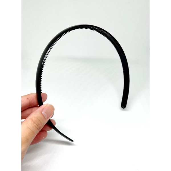 bando hitam polos bergerigi