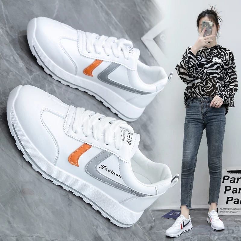 sepatu sneakers wanita model santai fashion