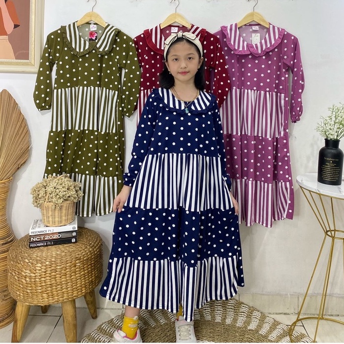 Gamis anak perempuan model kerah ruffle rample motif polkadot dan salur bahan voxy merk latin (8-10 