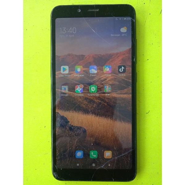 Hp bekas murah Xiaomi redmi 6A ram 2/16gb minus tc retak