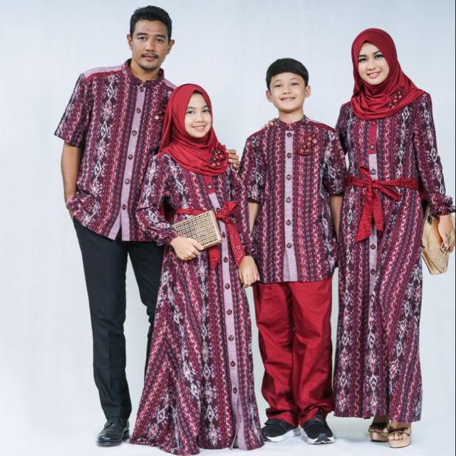 DANNIS D TENUN / SARIMBIT DANNIS