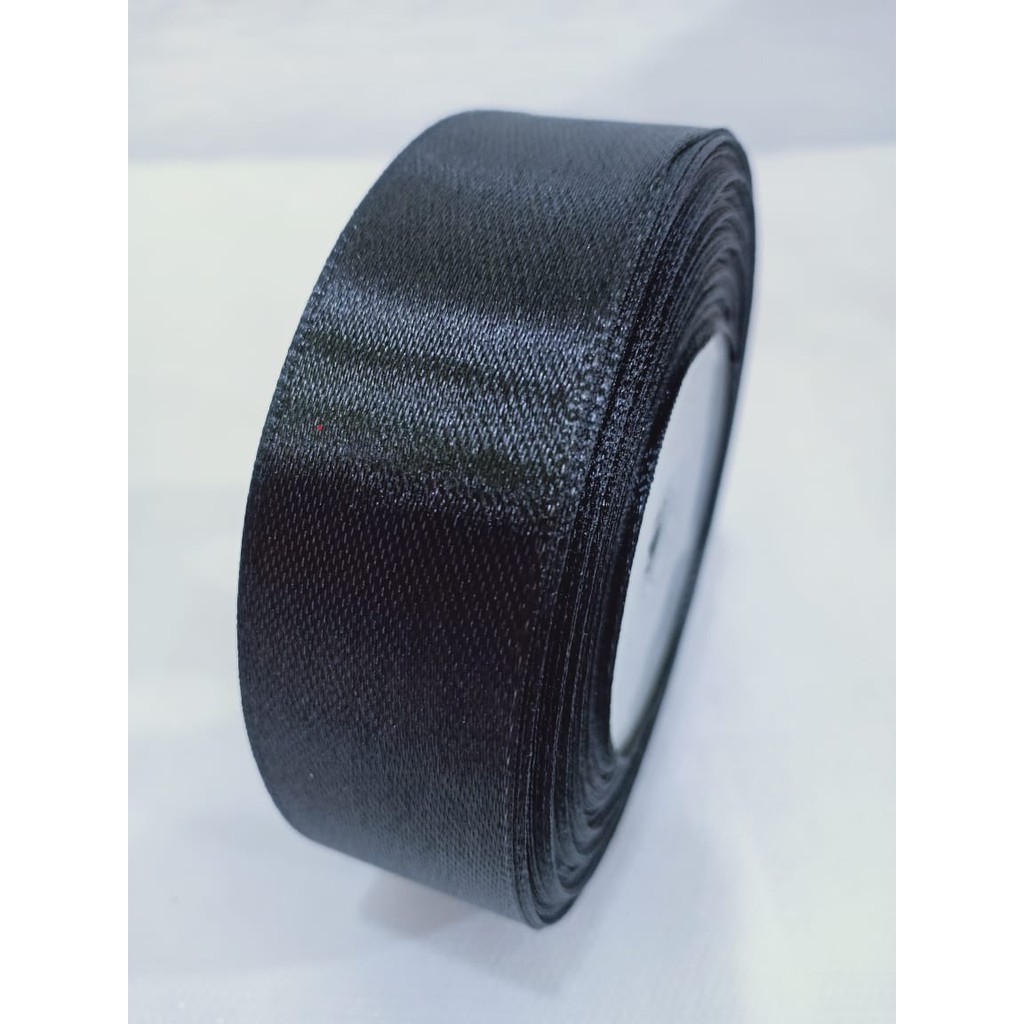 

Pita satin hitam 1 inch / 2.54 cm Per roll