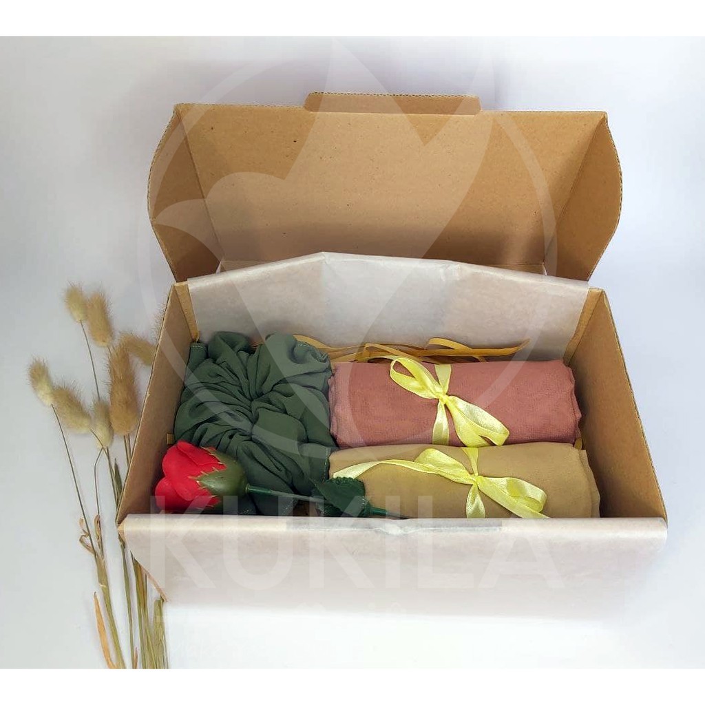 

HAMPERS HIJAB GIFT BOX HIJAB ULTAH CEWEK PAKET B8