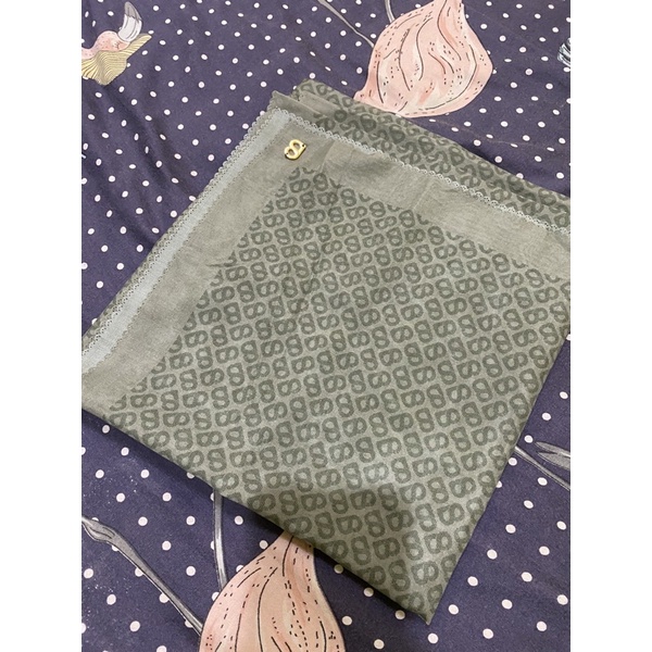 preloved tapis asparagus buttonscarves