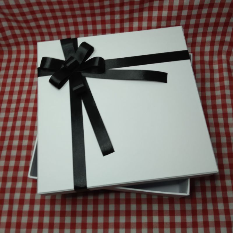 

Kotak Kado Gift Box 25x25x8 Kotak Hadiah Hampers Box Packaging Hadiah Box