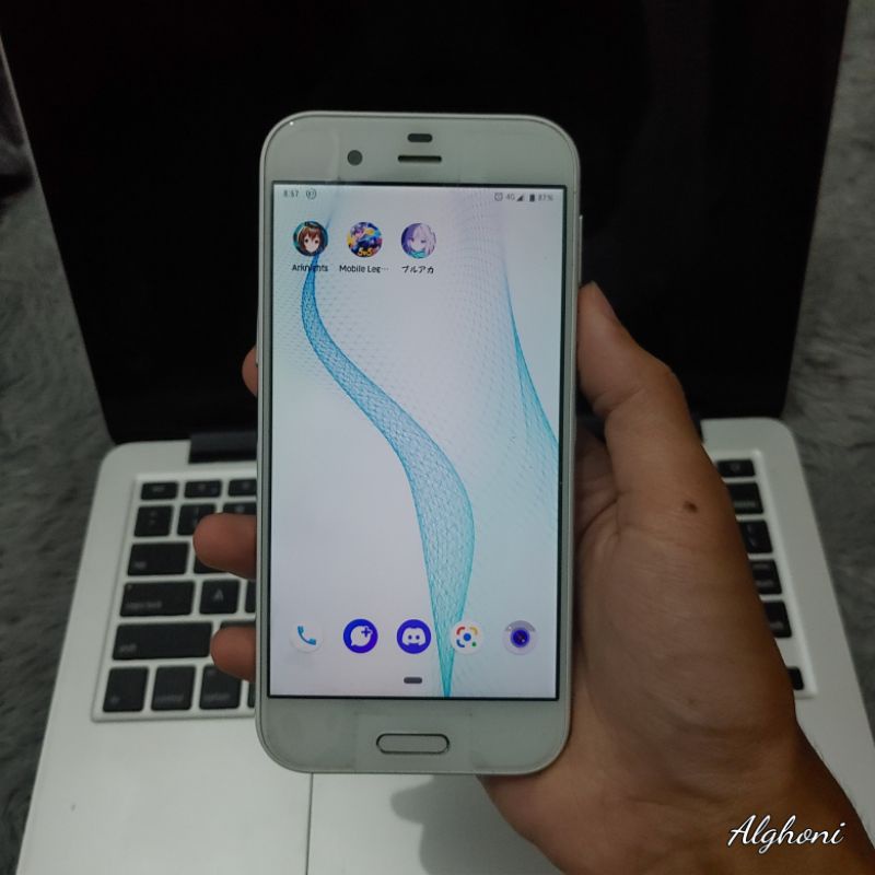Sharp Aquos SHV39 Second