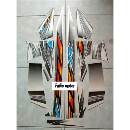 striping F1Zr 2004 putih hitam