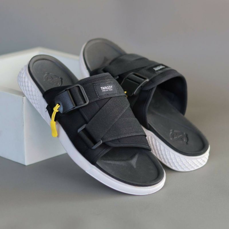 Sandal Pria Casual Terbaru Ringan Anti Slip Sendal Slide Santai Traveling Kekinian Keren