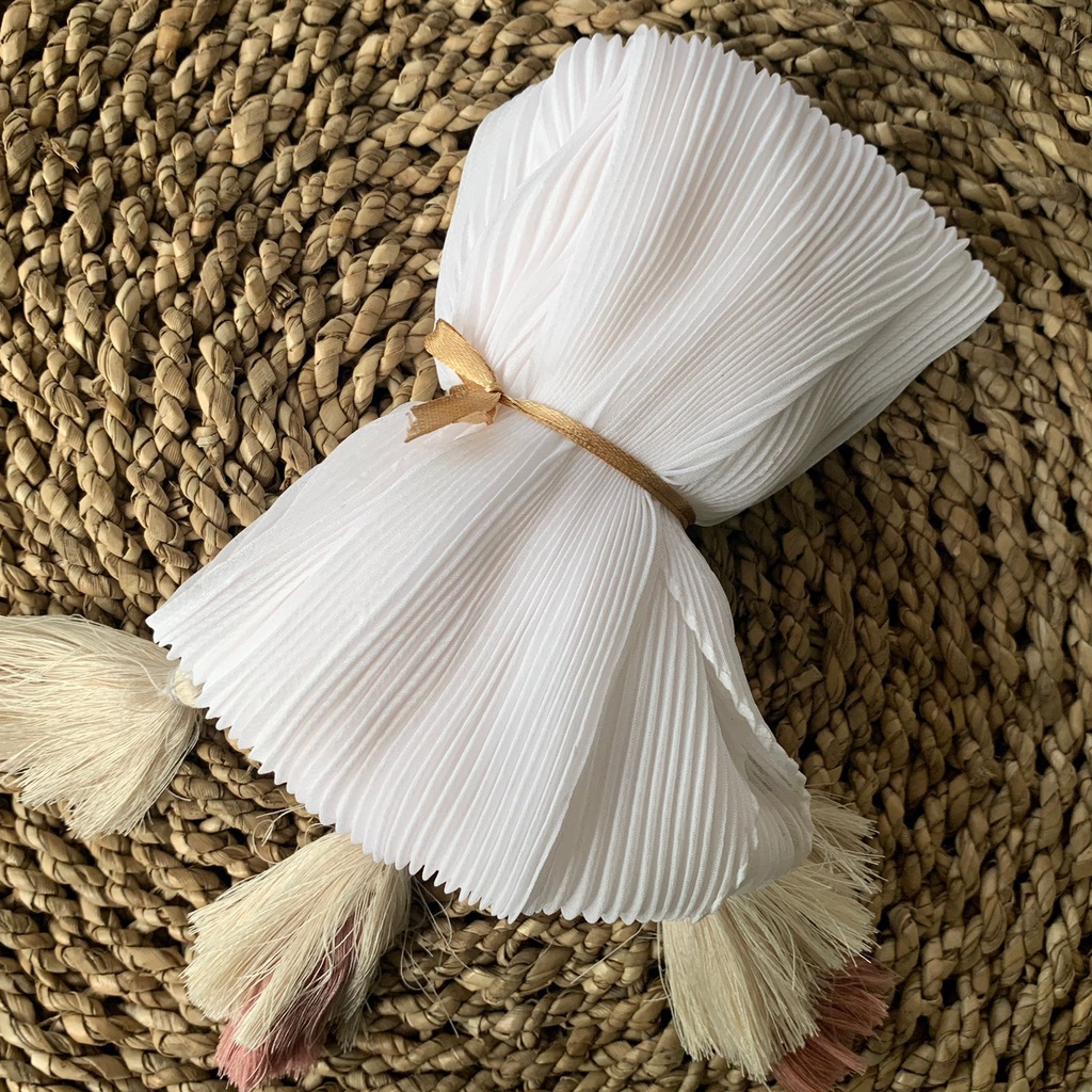 Jilbab Plisket Segiempat Bella Plisket Pleated Jambul Segiempat Plisket Jambul-brokenwhite