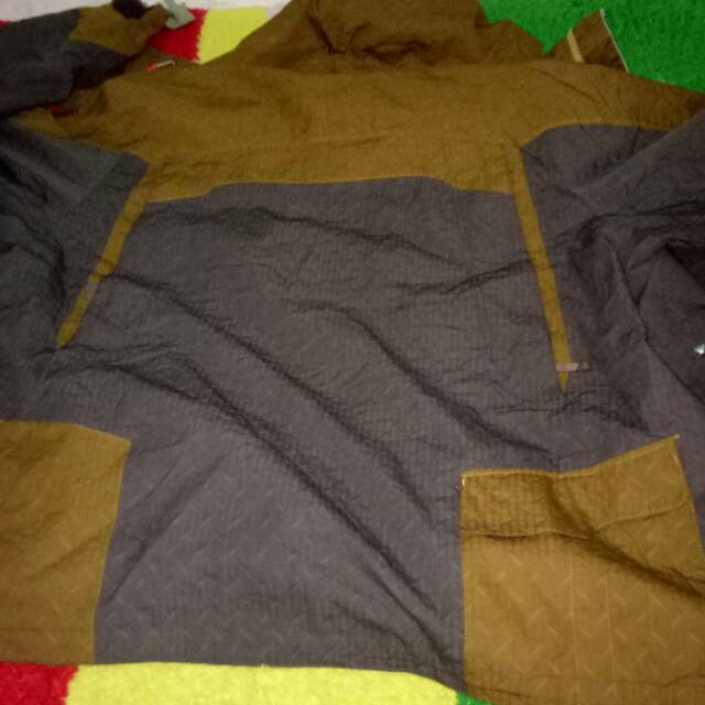 Jaket gunung helly hansen