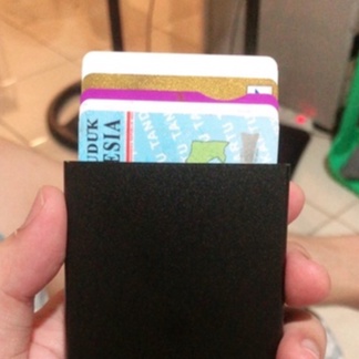 Dompet Kartu Anti maling Magnetic RFID, untuk kartu ATM, Trans Jakarta, Kartu akses Pintu, TRASSORY Dompet Kartu Slim Slider Aluminium Anti RFID - G883 Warna Hitam