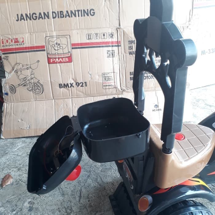 Sepeda Motor Rocker SHP 673 Anak Roda Tiga Dorong