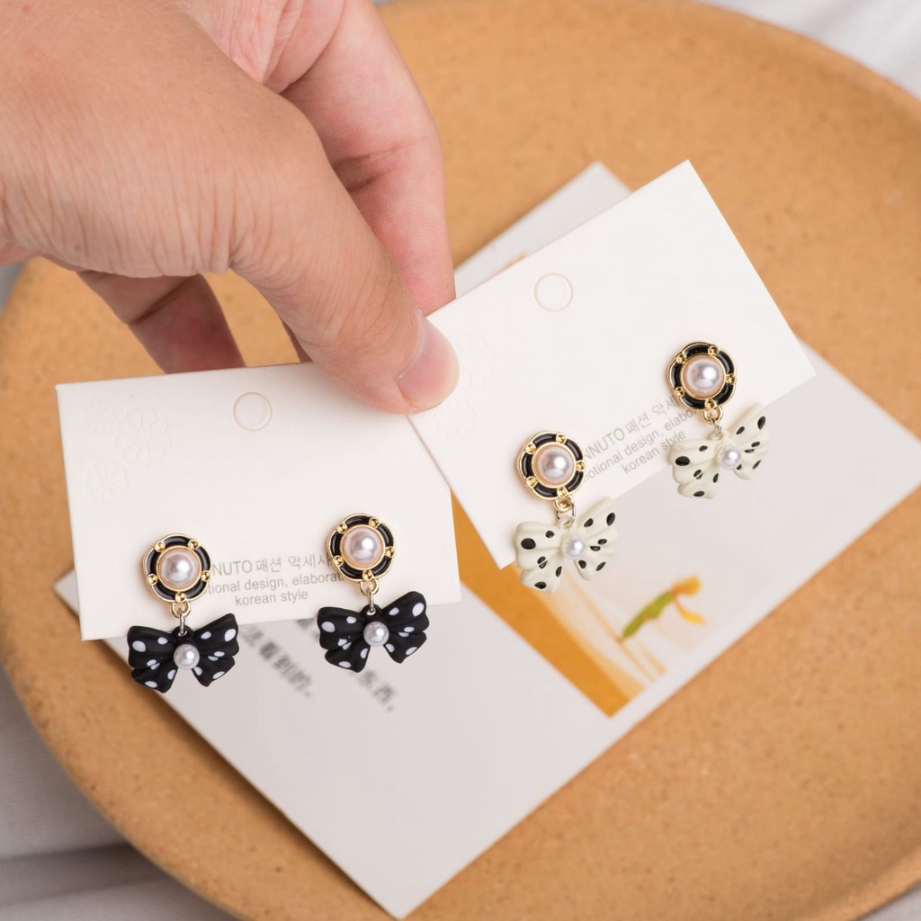 [littlecrab] Anting Wanita Pita Dot Bulat Hitam Putih Simple Elegan Cute Woman Earrings Anting Berkualitas Lucu Unik Korean Style