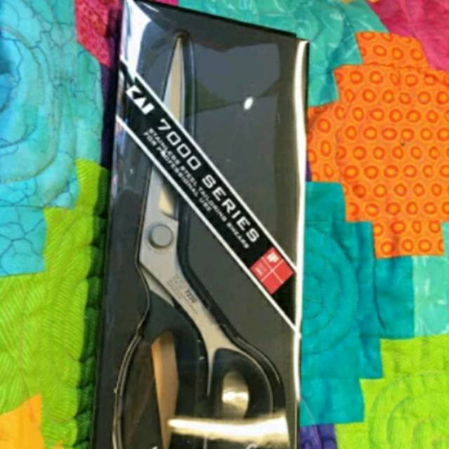 

Gunting Kain 7280 - 11 " KAI Scissors are made in Japan. The black handle KAI scissors