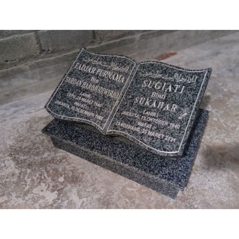 Nisan Granit Kotak Model Kitab Ukiran