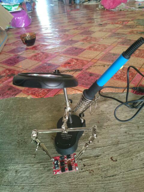 Alat Pegangan Solder Dan Kaca Pembesar