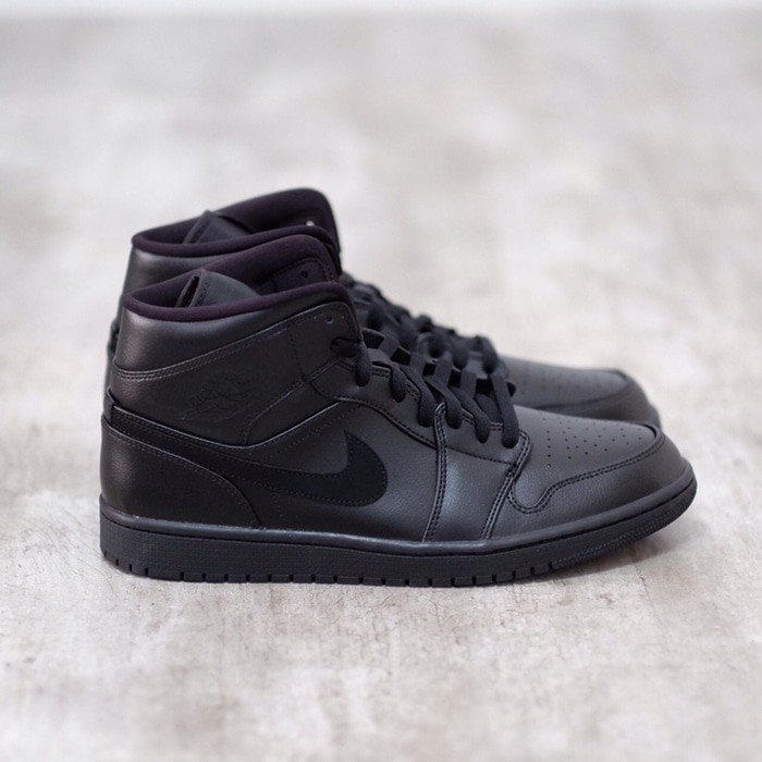 Dijual Air Jordan 1 Mid Triple Black 100% Authentic Murah