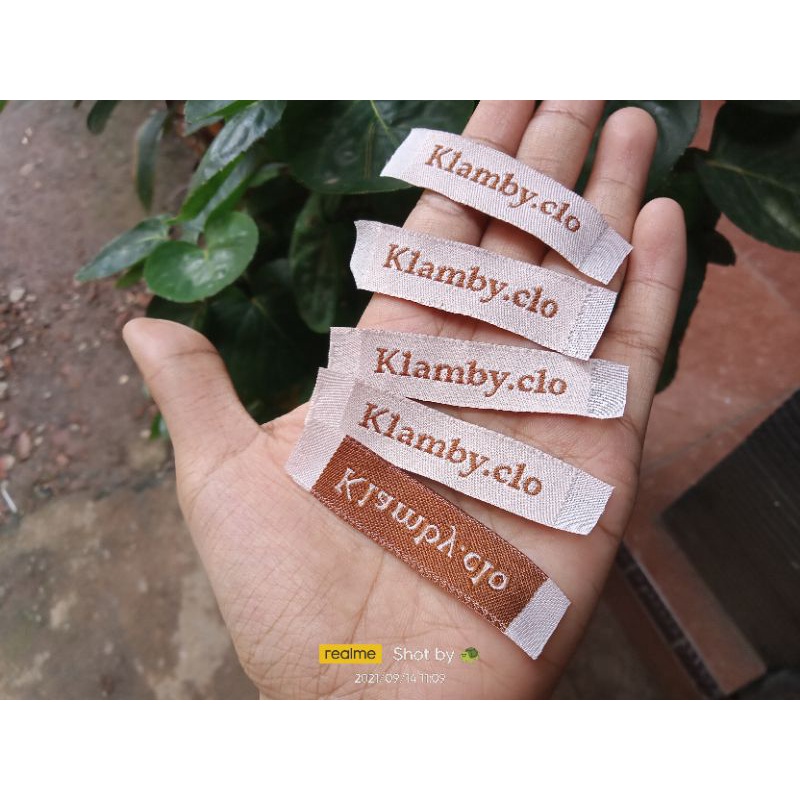 

LABEL WOVEN BORDIR ( FREE DESIGN )