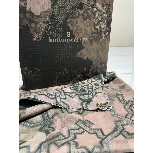 Buttonscarves Haramain in Emerald