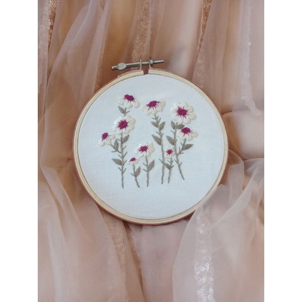 Hoop art embroidery, Embroidery kit, Hiasan dinding, Sulam tangan, sulam, custom, Daisy embroidery, 