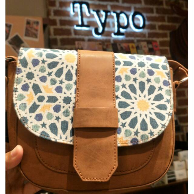 typo sling bag