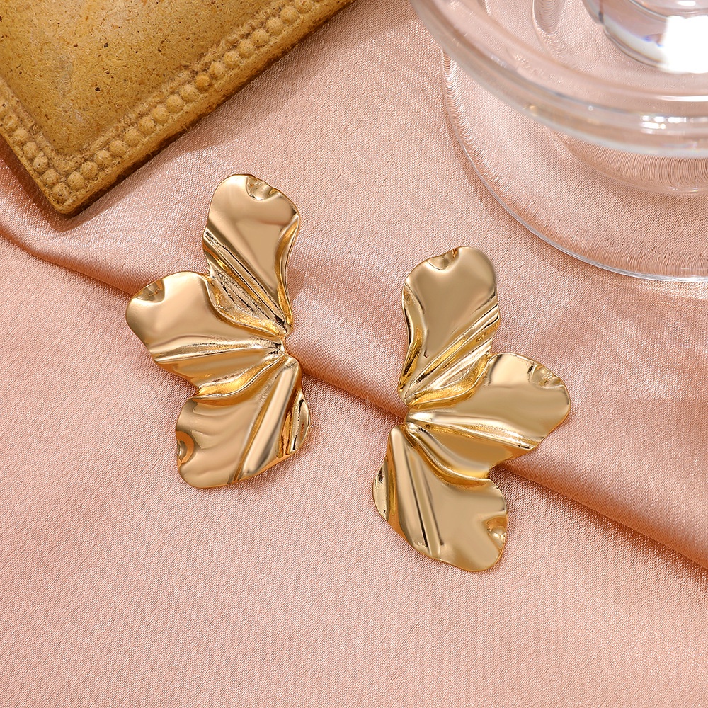 Anting Bentuk Daun Maple Warna Emas Matte Gaya Retro Untuk Wanita