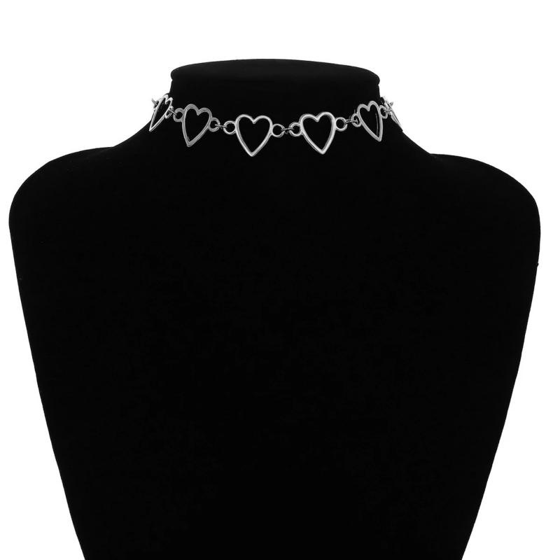 Kalung Rantai Choker Liontin Hati Hollow Bahan Alloy Untuk Wanita