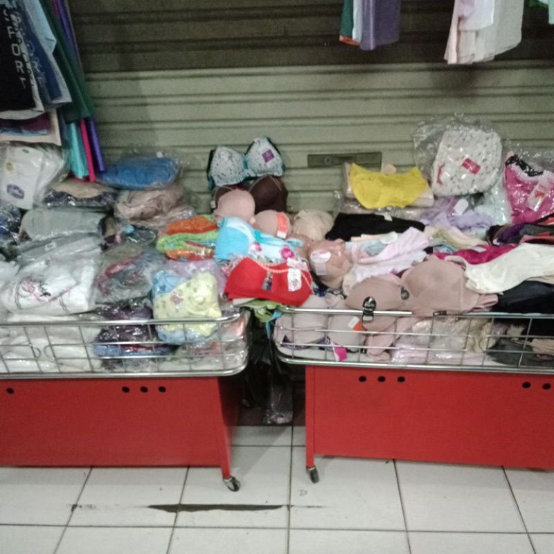 pakaian dalam wanita dan pria