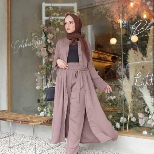 Satu set celana dan atasan tunik