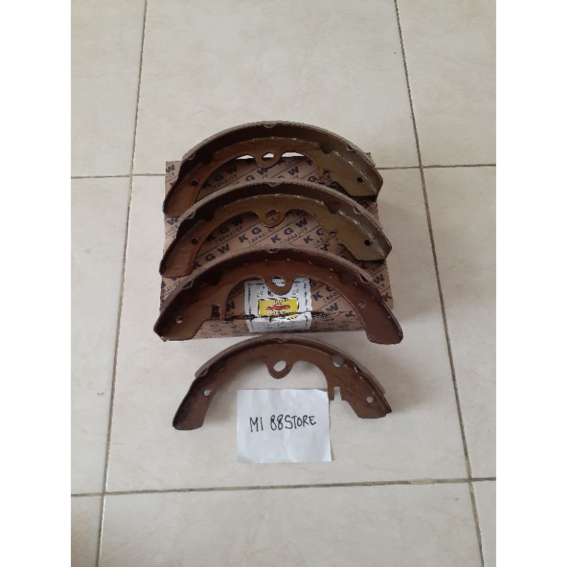 Kampas Rem Belakang Set 4pc Datsun 620 J13, J15
