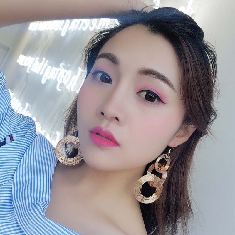 Anting Tusuk Gantung Bahan Metal Desain Geometri Gaya Retro Untuk Wanita