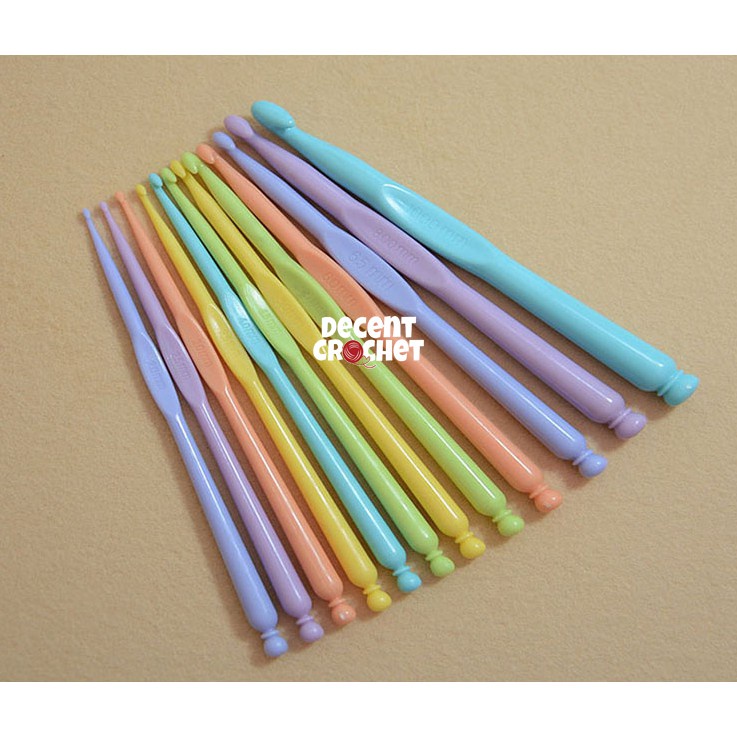 Hakpen (Jarum Rajut) Plastik Bulat / Plastic Crochet Hook - SET